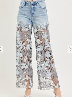 R1--SHIPPED ARRIVES 6/5) GORGEOUS🔥Light Wash Denim Jeans with Blue Floral Lace